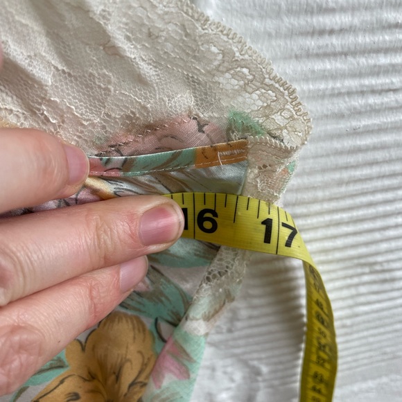 Victoria’s Secret Chemise - Picture 9 of 9